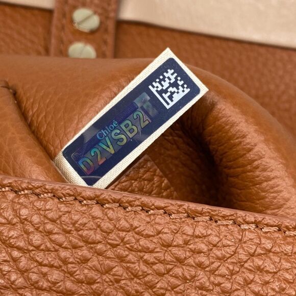 Chloe Sense Large Tote Bag in Grained Leather - Picture 15 of 16